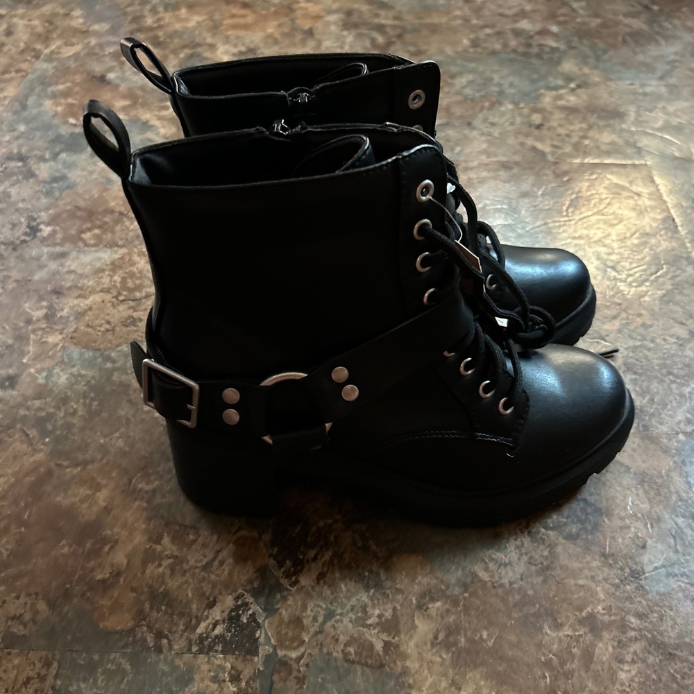 No Boundaries Combat Boots Women's Size 7 1/2 Wide Width Black Lace Up Buckle